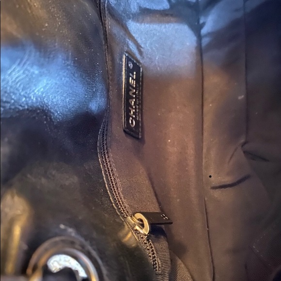 CHANEL quilted bubble flap - Picture 7 of 8